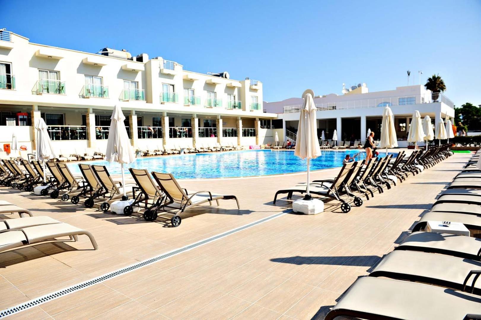 Dream Family Club Hotel Side Exterior photo